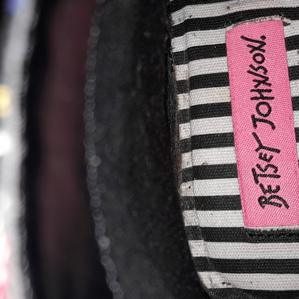 Betsey Johnson - Picture 6 of 9